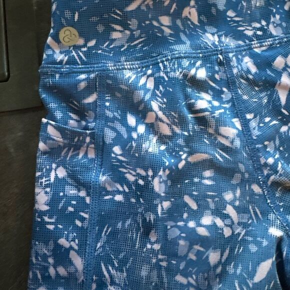 Zella Blue and Light Pink Patterned Girls size Medium 8/10 - Picture 4 of 5